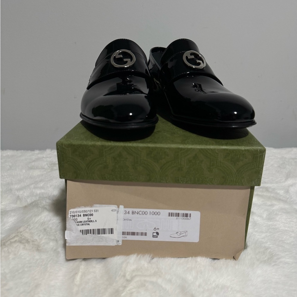 Gucci Black Loafers with Silver Logo and Glossy Finish - Picture 7 of 7